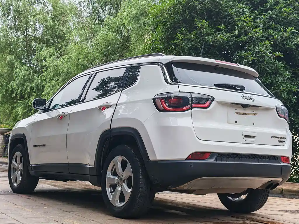 Jeep Compass 2018 — фото 10