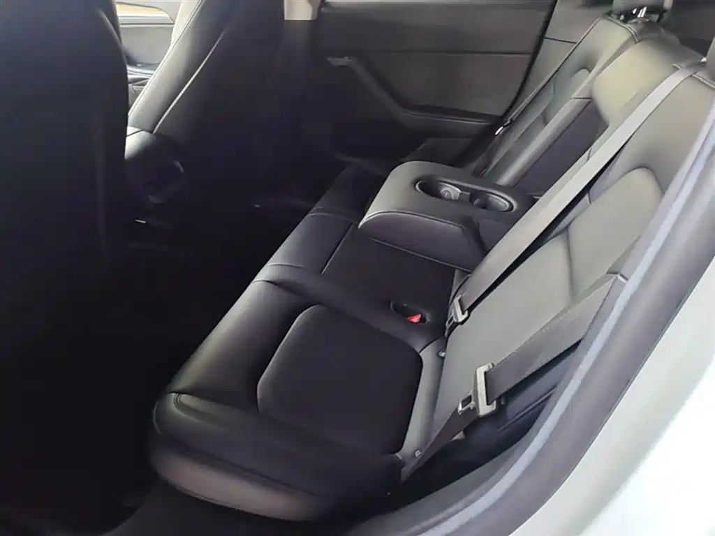 Tesla Model Y 2022 — фото 17