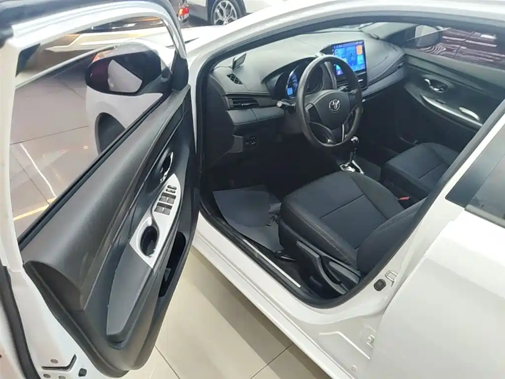 Toyota Yaris L 2016 — фото 16