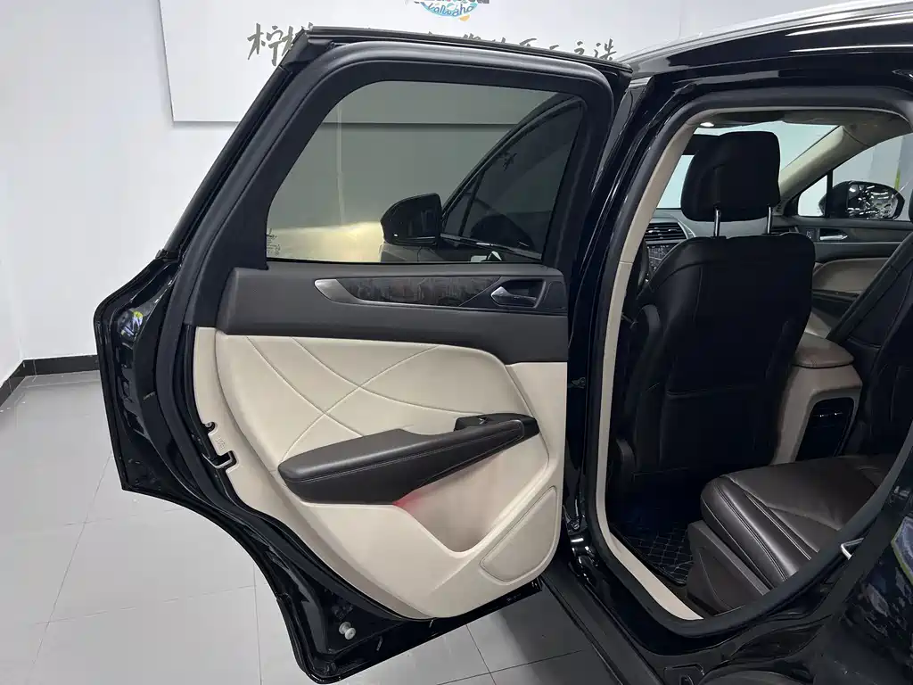 Lincoln MKC 2018 — фото 14