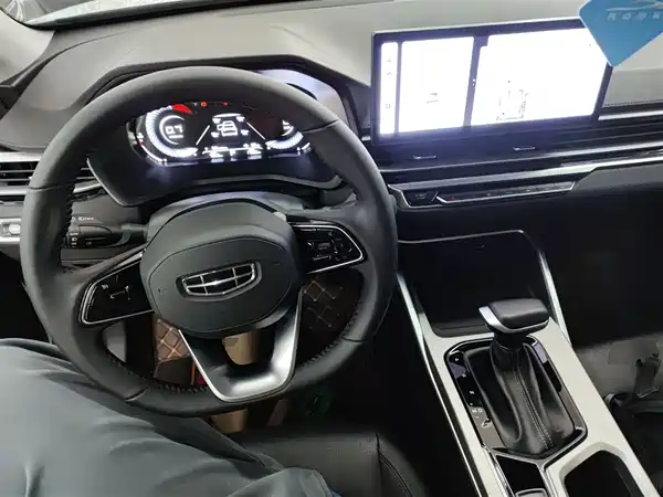 Geely Emgrand 2023