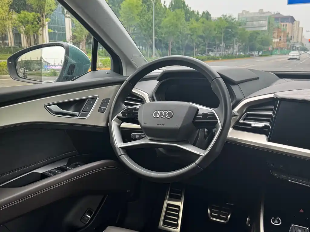 Audi Q5 e-tron 2023 — фото 16