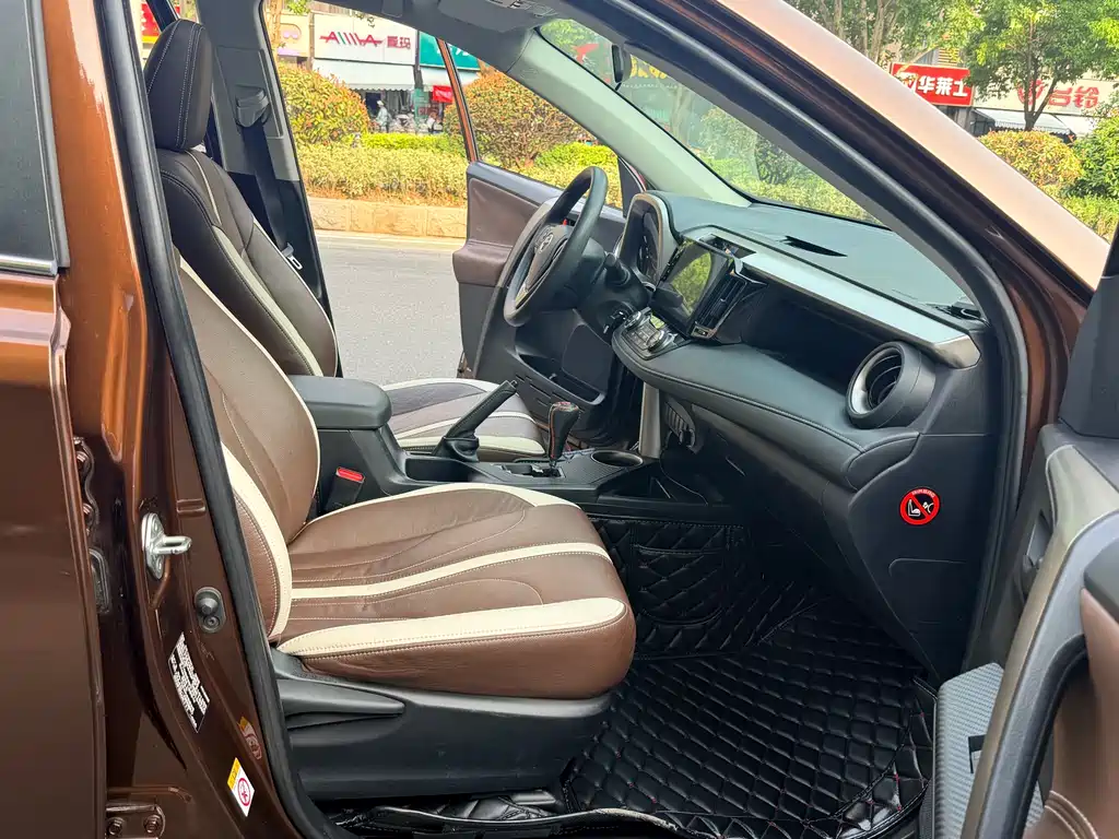 Toyota RAV4 2015 — фото 11