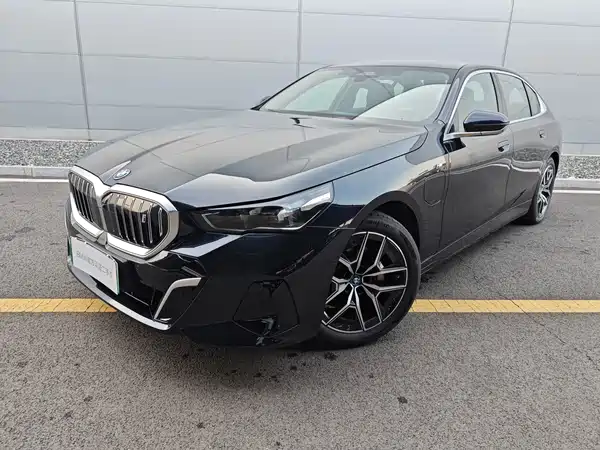 BMW i5 2025