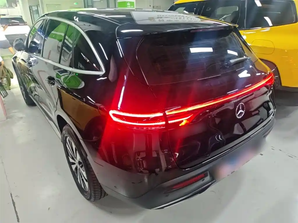 Mercedes-Benz EQC 2022 — фото 5
