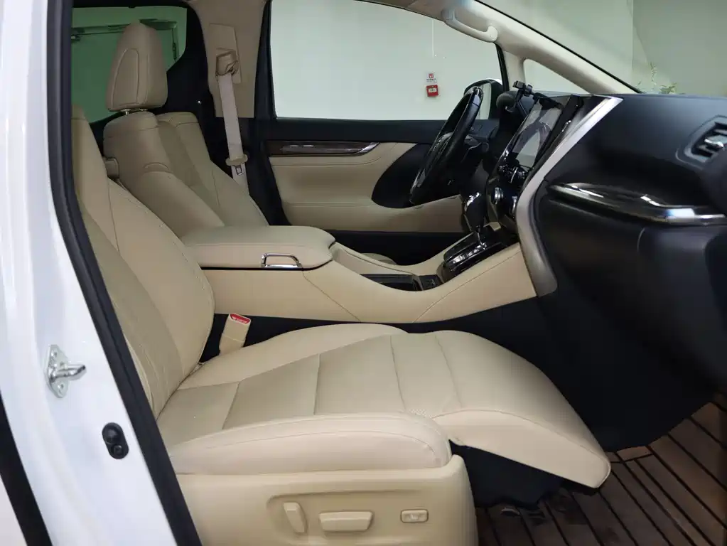 Toyota Vellfire 2023 — фото 13