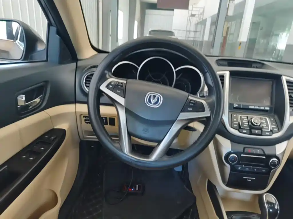 Changan Eado 2015 — фото 11
