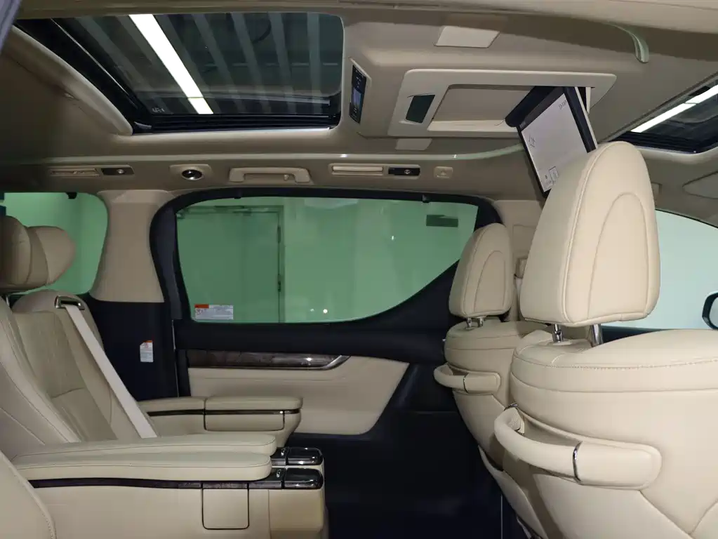 Toyota Vellfire 2023 — фото 19