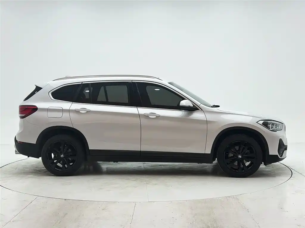 BMW X1 2021 — фото 9