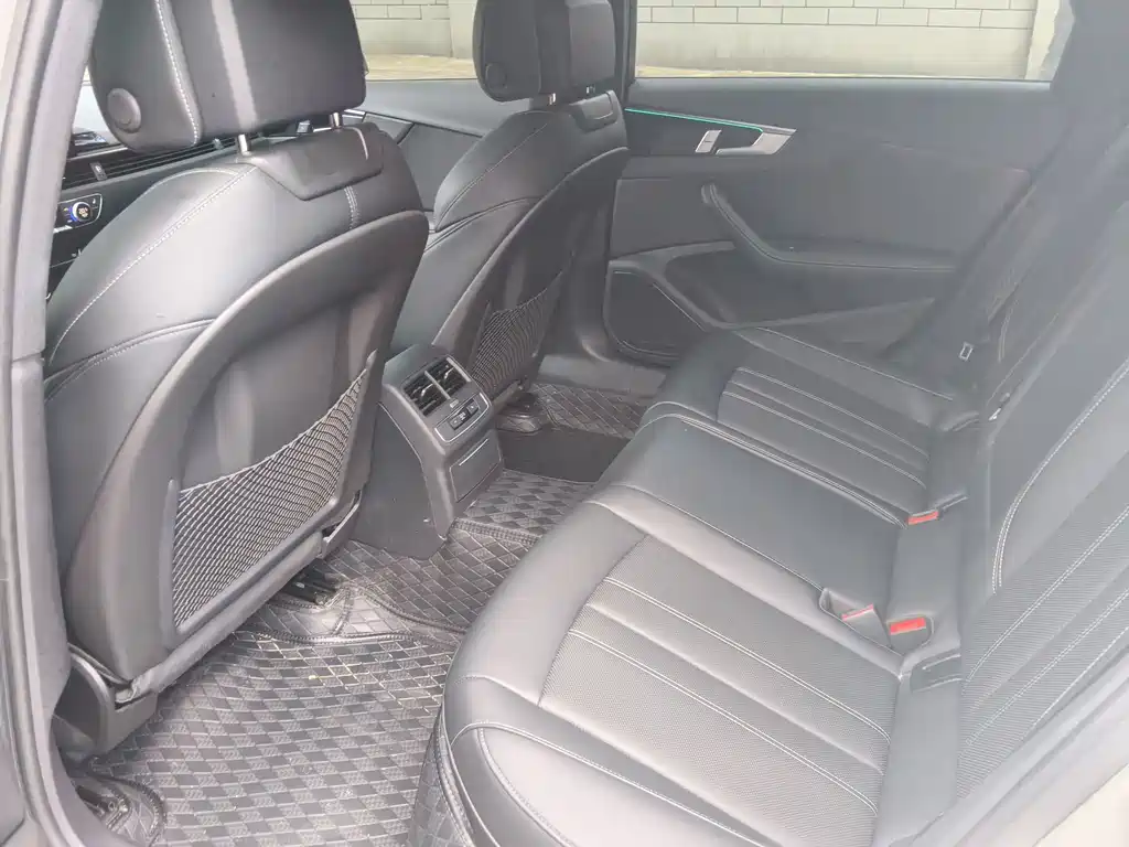 Audi A4L 2023