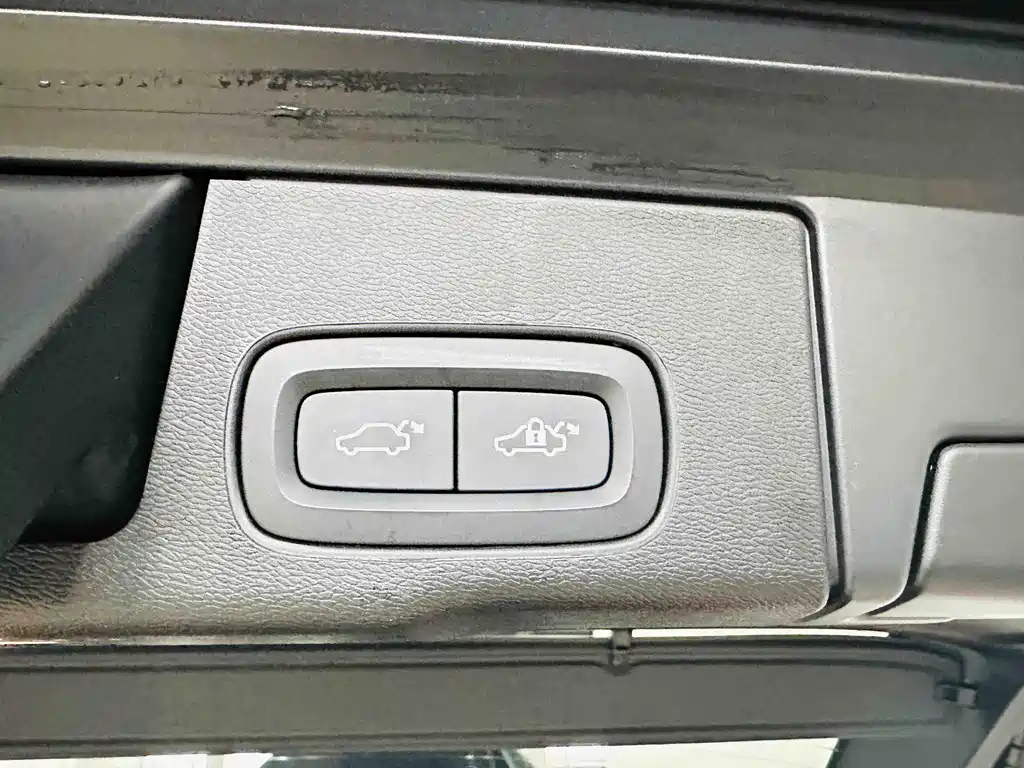 Volvo XC60 PHEV 2025 — фото 16
