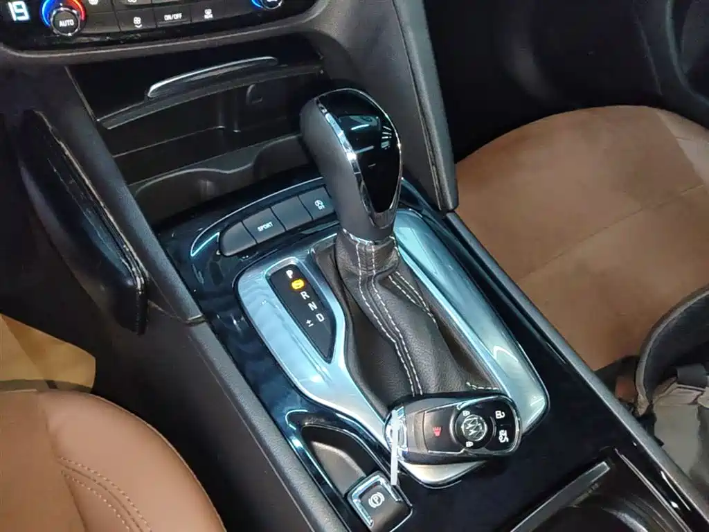 Buick Regal 2020 — фото 14