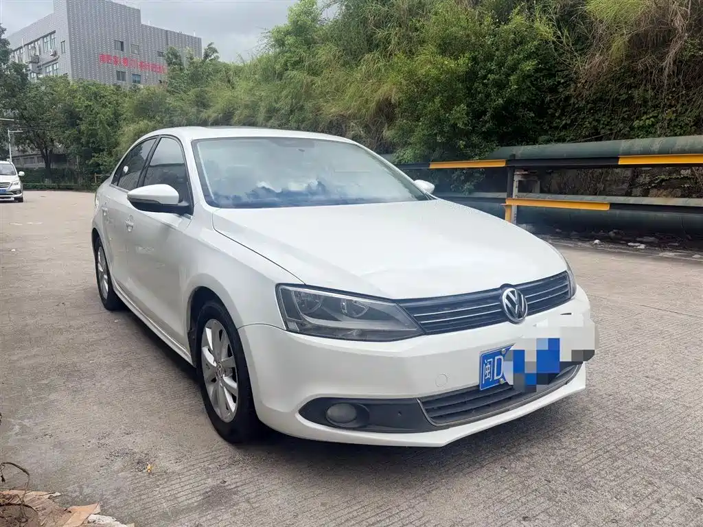 Volkswagen Sagitar 2013