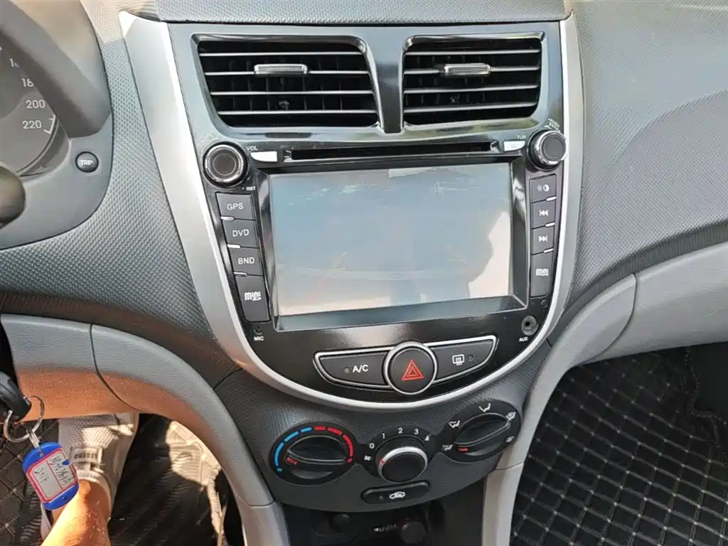Hyundai Verna 2016 — фото 13