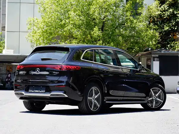 Mercedes-Benz EQS SUV 2026