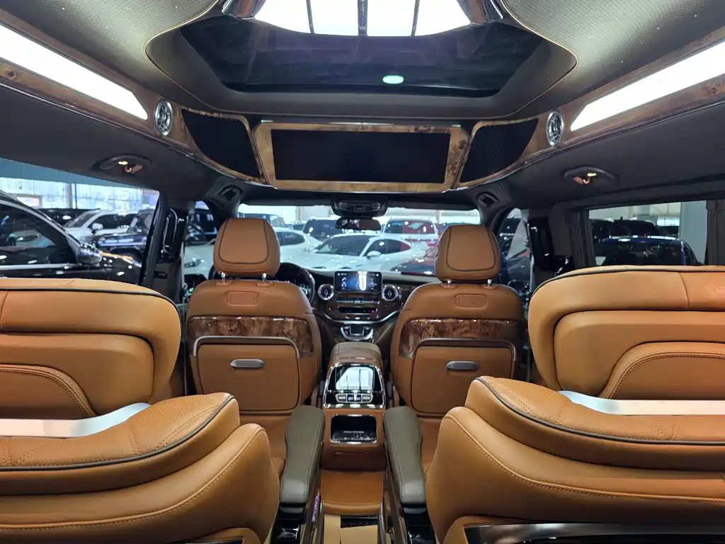 Mercedes-Benz V-Class 2022 — фото 24