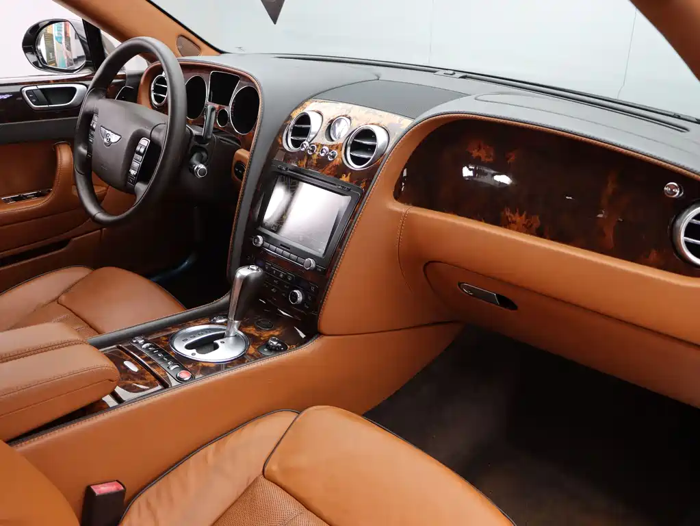 Bentley Flying Spur 2014 — фото 20