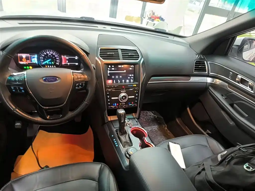 Ford Explorer 2017 — фото 13