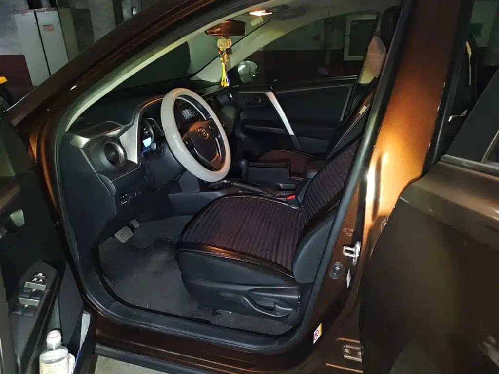 Toyota RAV4 2017 — фото 14