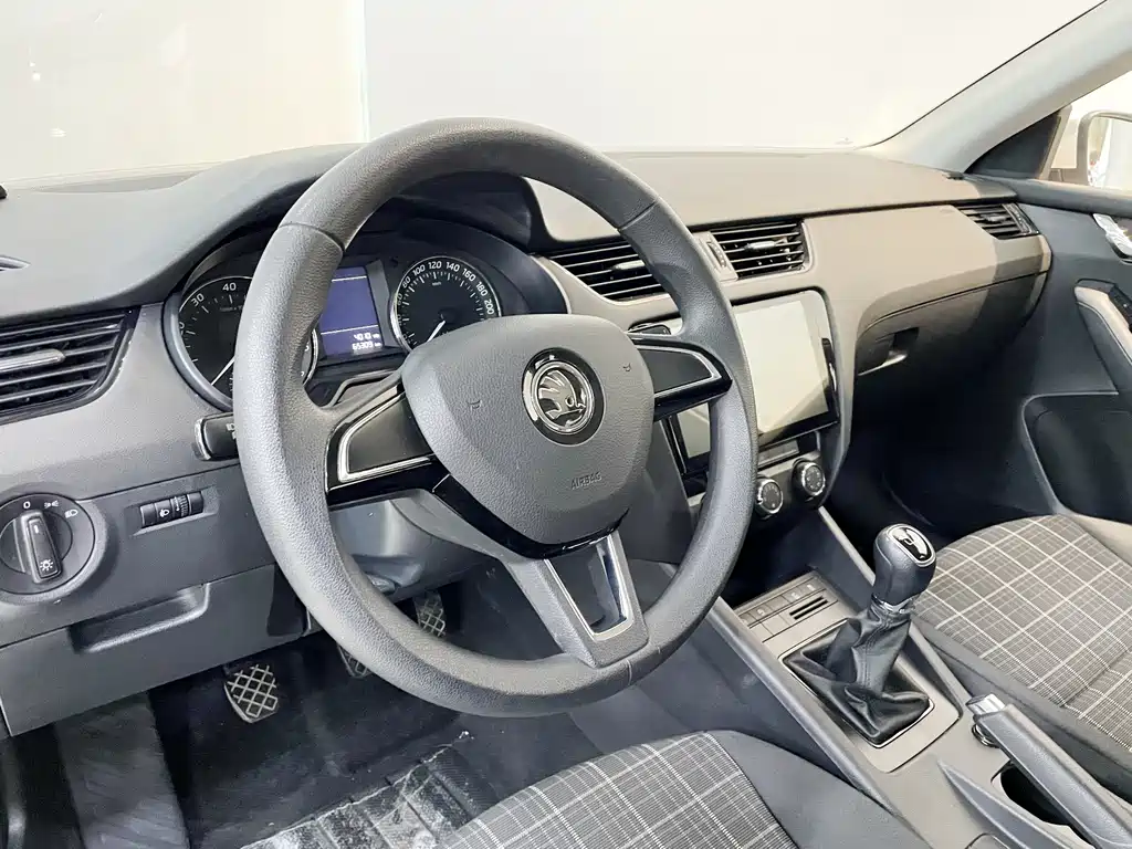 Skoda Octavia 2019 — фото 22