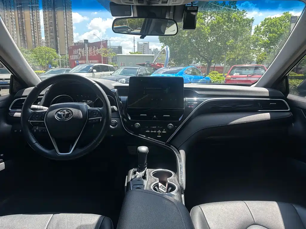 Toyota Camry 2023 — фото 16