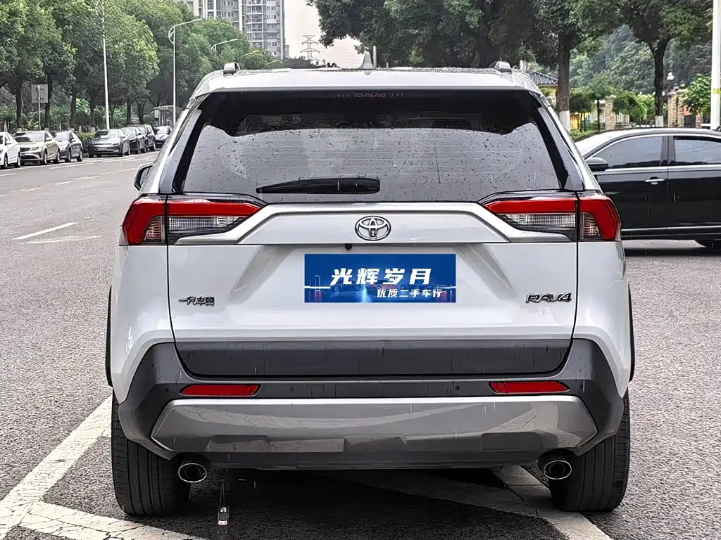 Toyota RAV4 2021 — фото 15