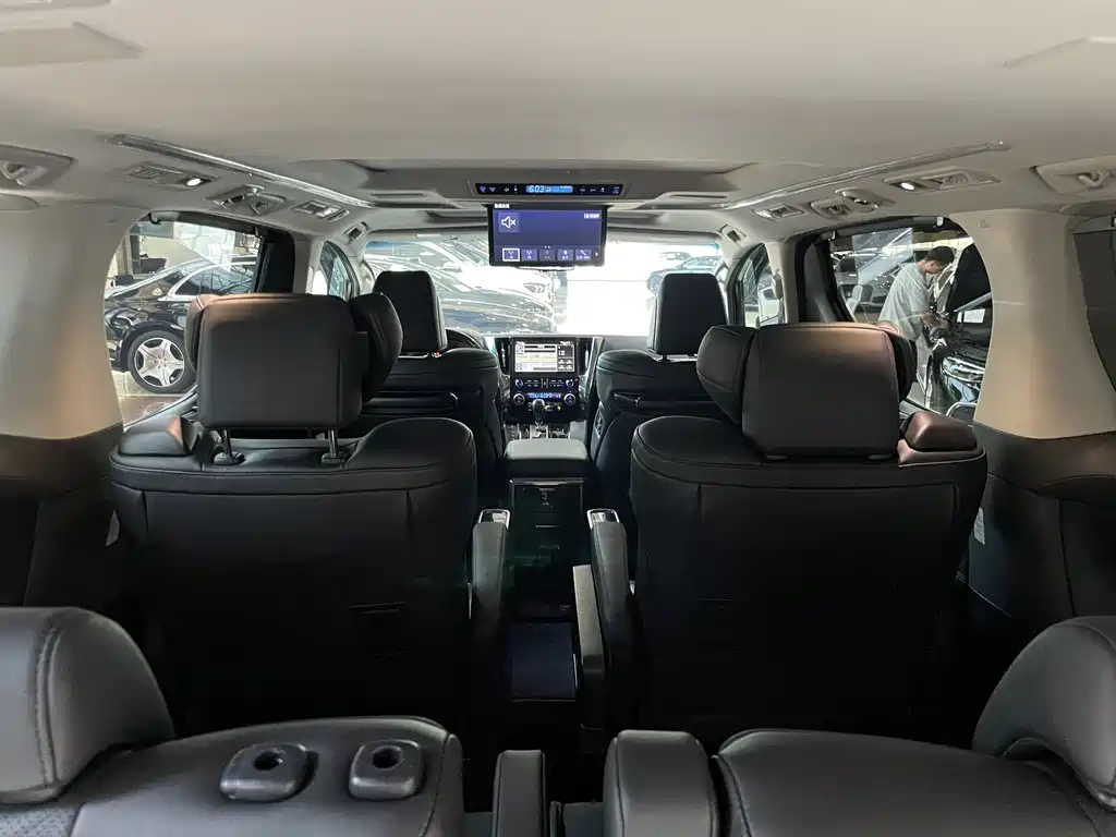 Toyota Vellfire 2021 — фото 11