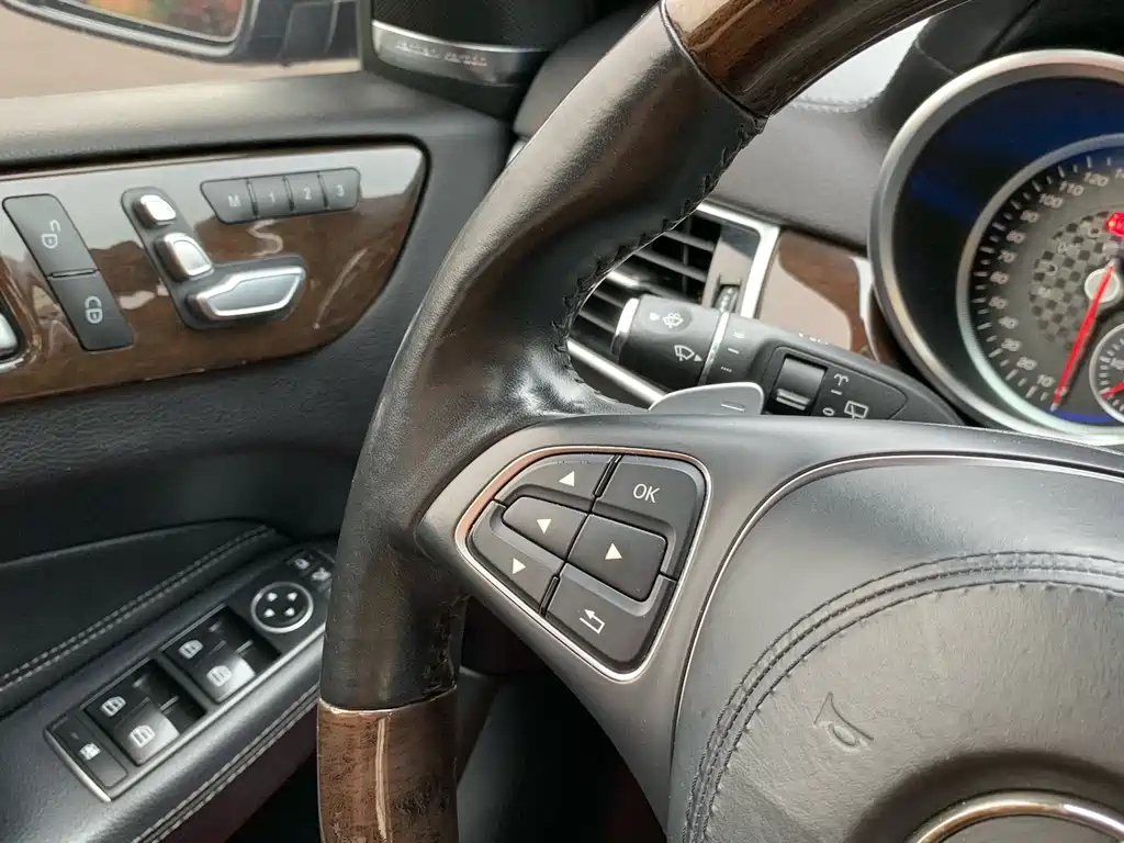 Mercedes-Benz GLS 2017 — фото 19