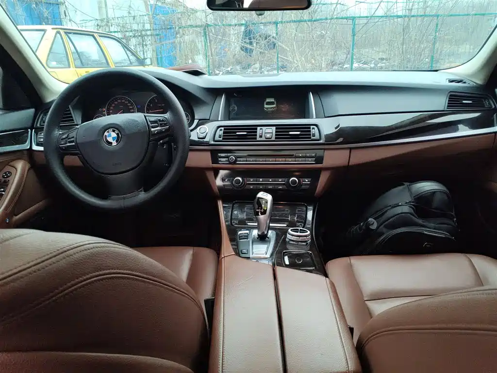 BMW 5 Series 2015 — фото 10