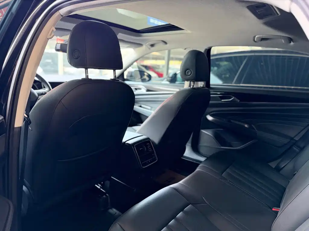 Volkswagen Passat PHEV 2022
