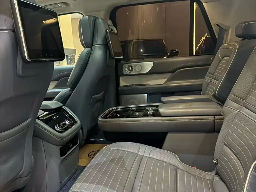 Lincoln Navigator 2019 — фото 7