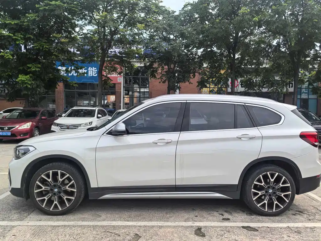BMW X1 2022 — фото 3