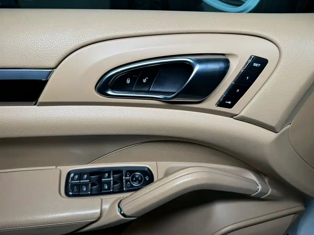 Porsche Cayenne 2015 — фото 9