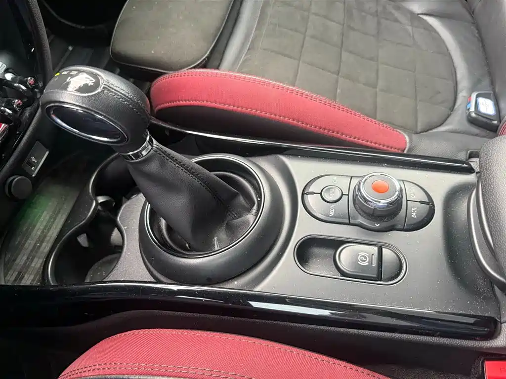 MINI Clubman 2019 — фото 16