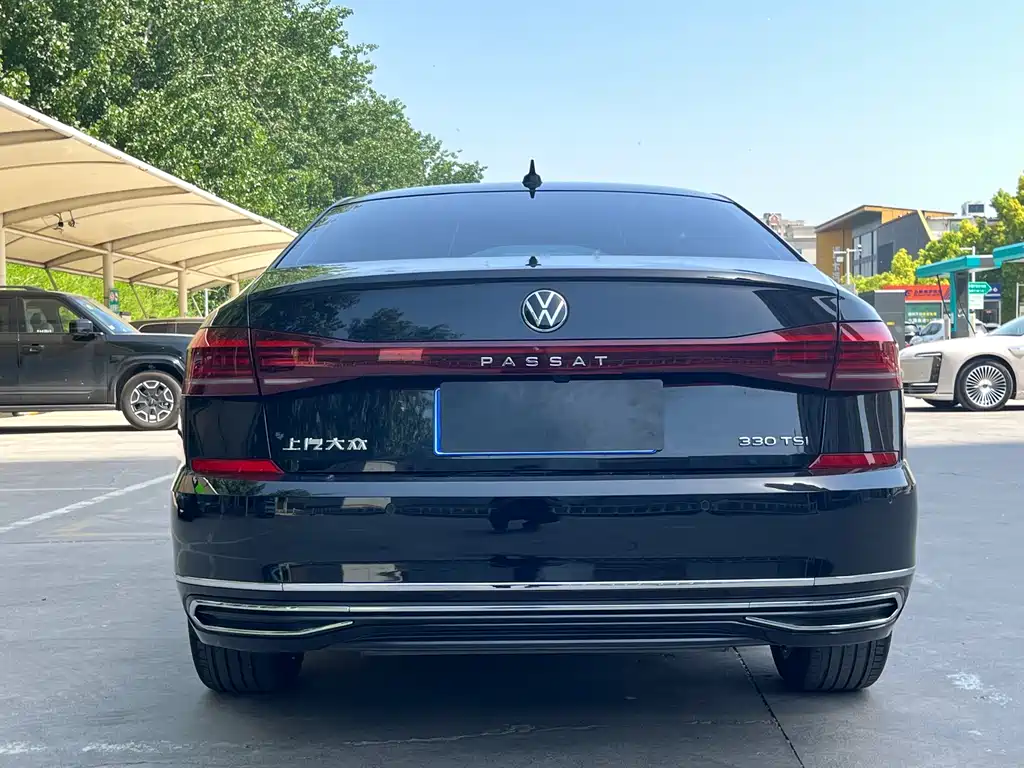 Volkswagen Passat 2023 — фото 6
