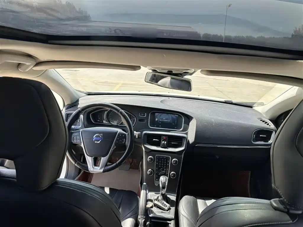 Volvo V40 2015 — фото 14
