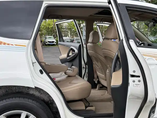 Toyota RAV4 2011