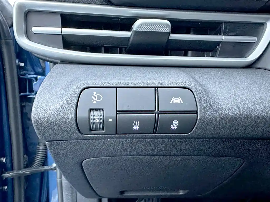 Hyundai Elantra 2023 — фото 9