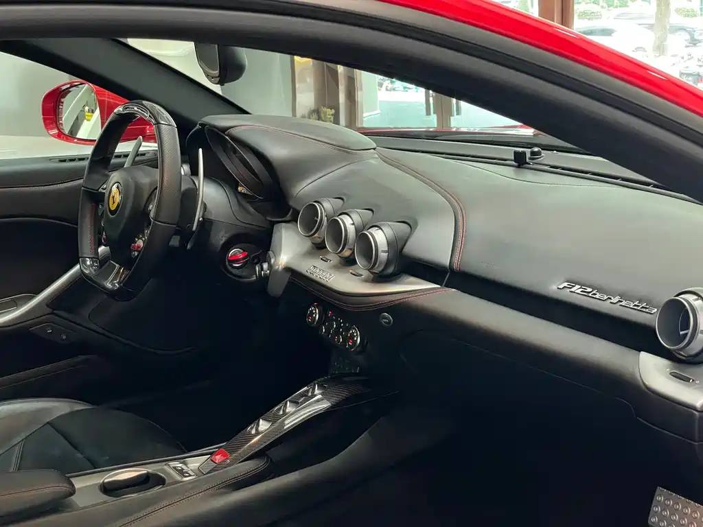 Ferrari F12berlinetta 2016 — фото 12
