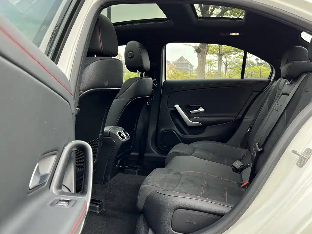 Mercedes-Benz A-Class 2024 — фото 11