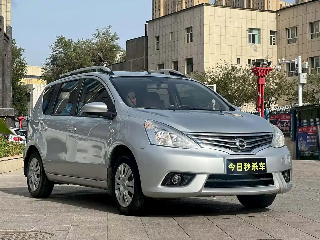 Nissan Livina 2015