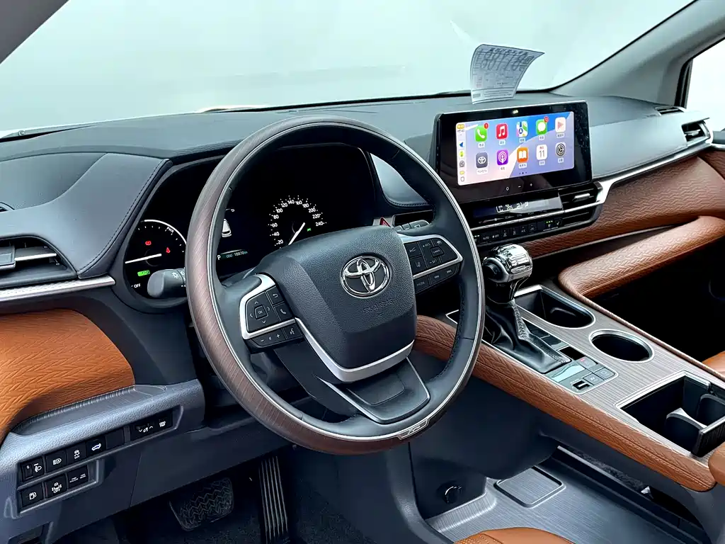 Toyota Sienna 2024 — фото 11