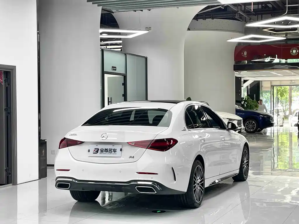 Mercedes-Benz C-Class 2024 — фото 16