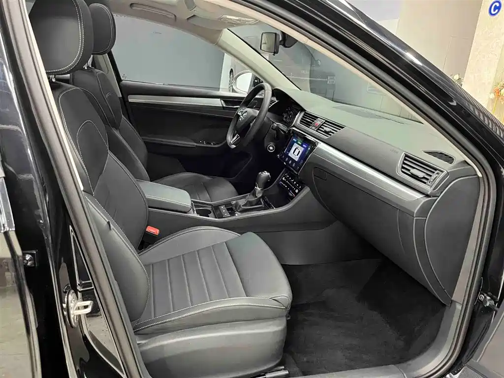 Skoda Superb 2025 — фото 13