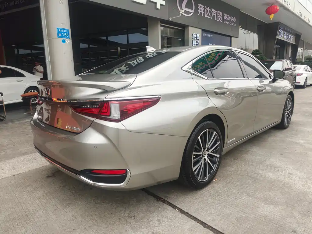 Lexus ES 2023 — фото 11
