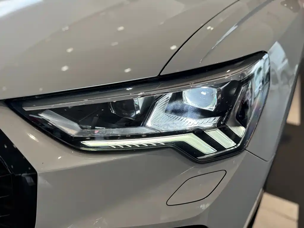 Audi Q3 Sportback 2023 — фото 15