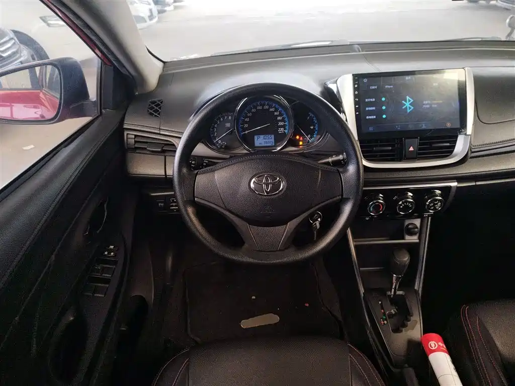 Toyota Yaris L 2017 — фото 11