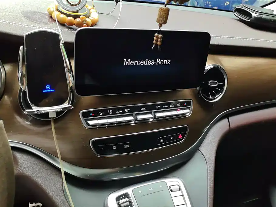 Mercedes-Benz V-Class 2023 — фото 13