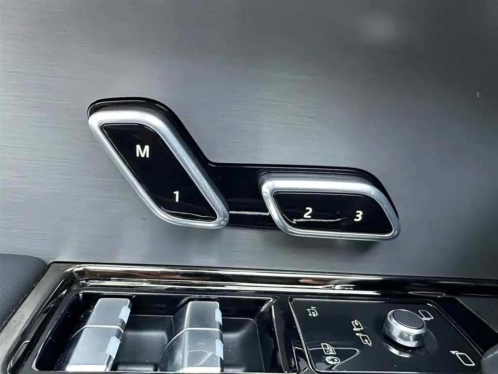 Land Rover Sport 2023 — фото 12