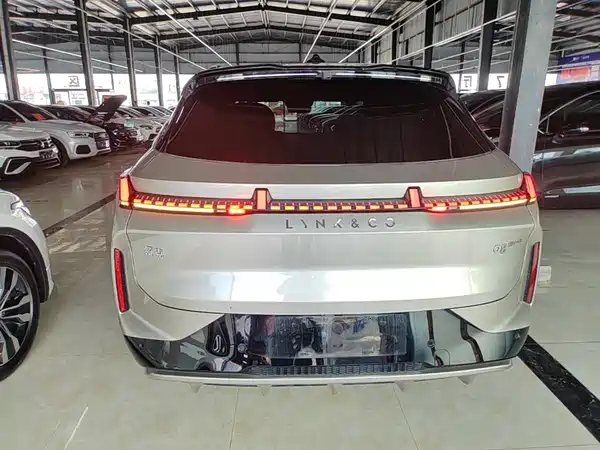 Lynk & Co 08 EM-P 2023